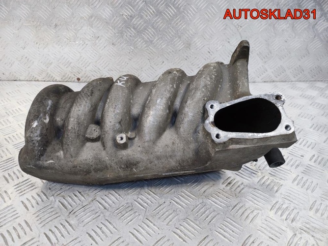 Коллектор впускной Audi 100 C3 2.2 KU 035133223A