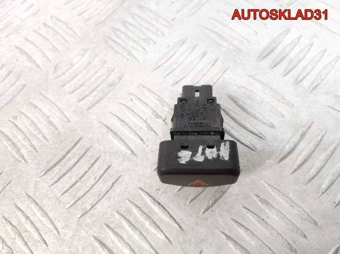 Кнопка аварийной сигнализации Nissan Note E11