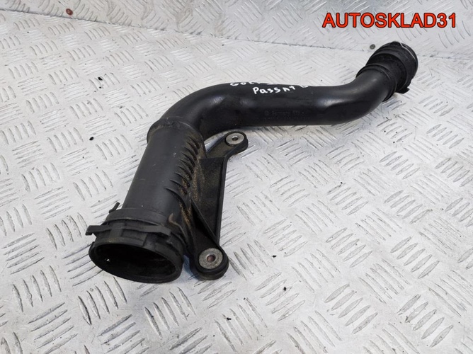 Патрубок интеркулера VW Passat B6 1K0145762S