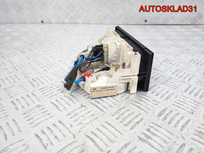 Блок управления отопителем VW Passat B5 1J0820045A