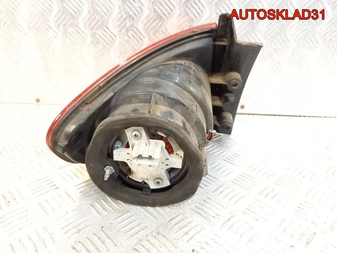 Фонарь задний правый Seat Altea 5P0945112
