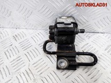 Петля двери передней правой Audi A8 D3 4E0831412A (Изображение 1)