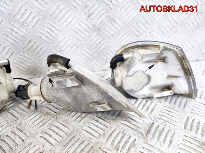 Указатель поворота Дефект Skoda Octavia 1U0953050