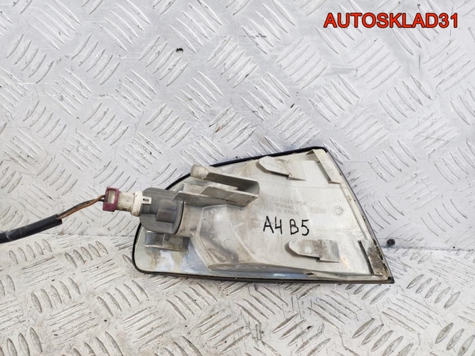Указатель поворота левый Audi A4 B5