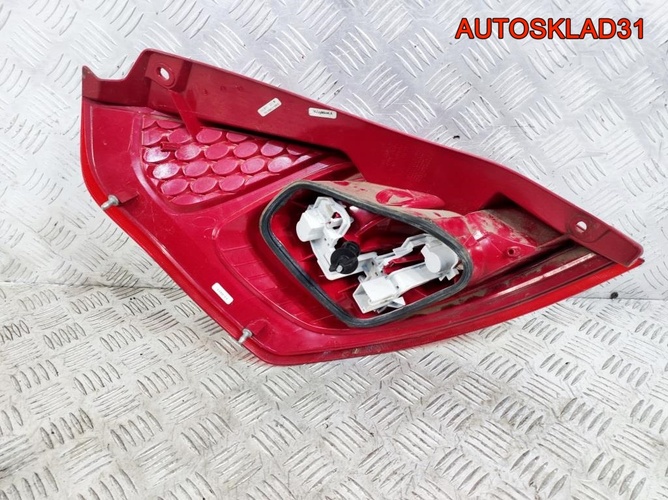 Фонарь задний правый Ford Fiesta 8A6113404AE