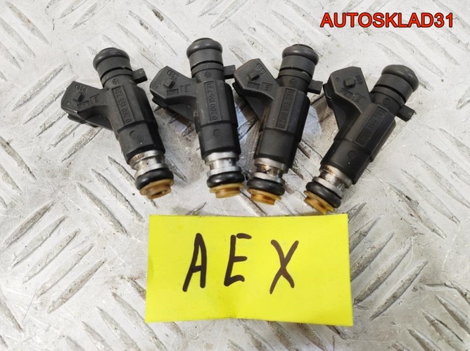 Форсунка топливная VW Golf 3 1.4 AEX 030906031E
