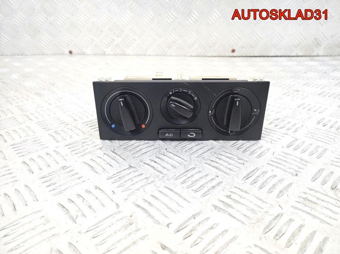 Блок управления отопителем VW Passat B5 1J0820045A