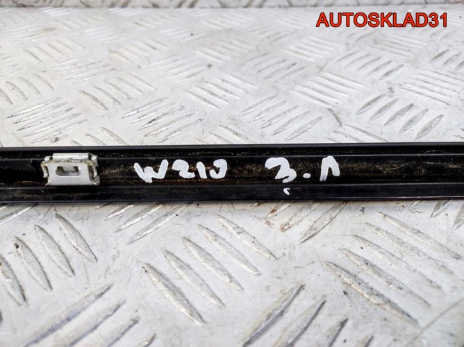 Накладка стекла заднего левого Mercedes W210 Седан