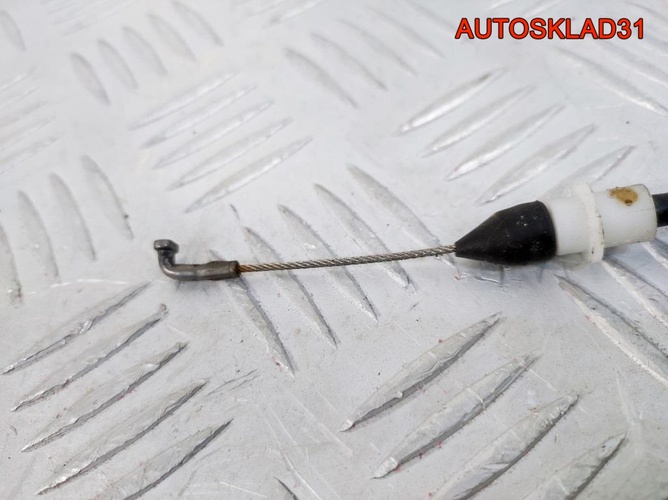 Трос открывания передней левой двери VW Golf 5