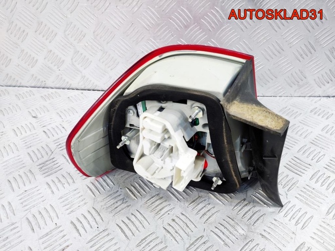 Фонарь задний наружный правый BMW E90 63217289426
