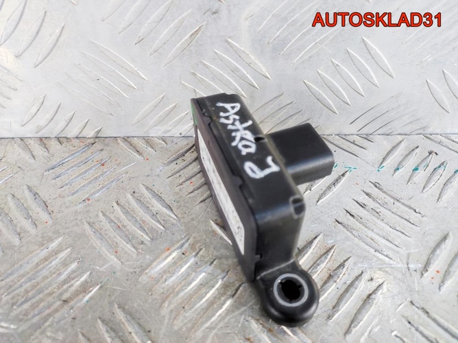 Датчик ускорения Opel Astra J 1,6 A16XER 13581120