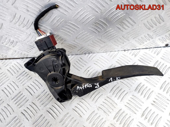 Педаль газа Opel Astra J 1.6 A16XER 13252702