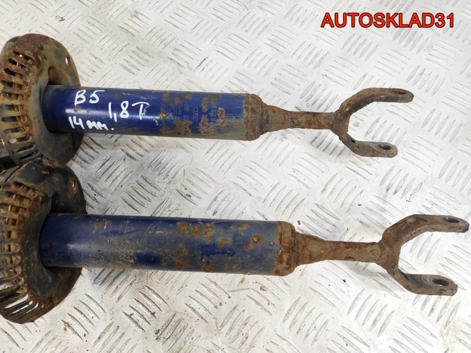 Амортизатор перед комплект VW Passat B5 8D0413031N