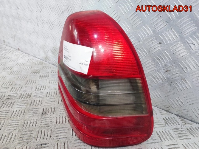 Фонарь задний правый Mercedes W202 A2028201064
