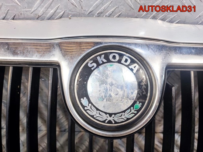 Решетка радиатора Skoda Octavia 1U0853651