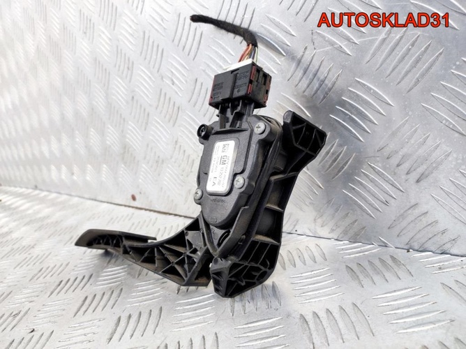 Педаль газа Opel Astra J 1.6 A16XER 13252702