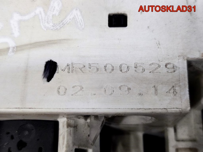 Блок управления печкой Mitsubishi Carisma MR500529