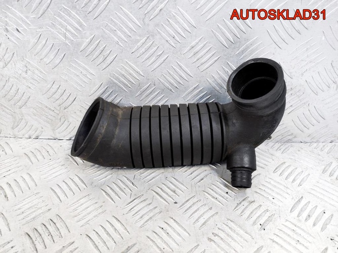 Патрубок турбины VW Passat B5 1,9 AJM 8D0129615C