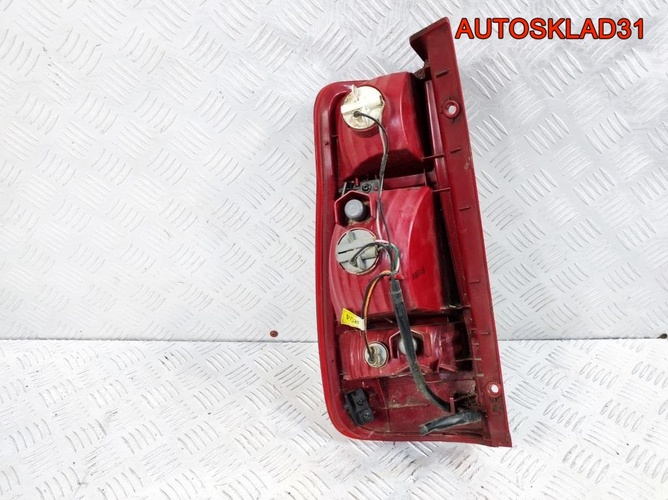 Фонарь задний правый Hyundai Matrix 92402176
