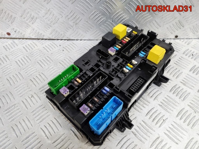 Блок предохранителей Opel Astra H 13220829 Cabrio