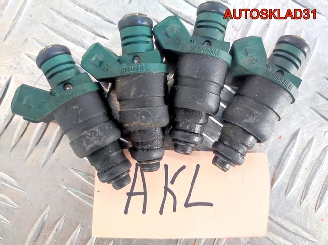 Форсунка топливная VW Golf 4 1,6 AKL 037906031AA