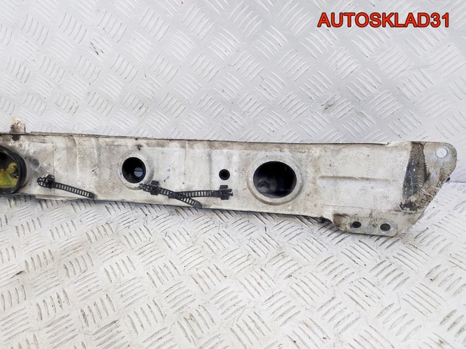Балка подрадиаторная Audi 80 4B 8A0805577