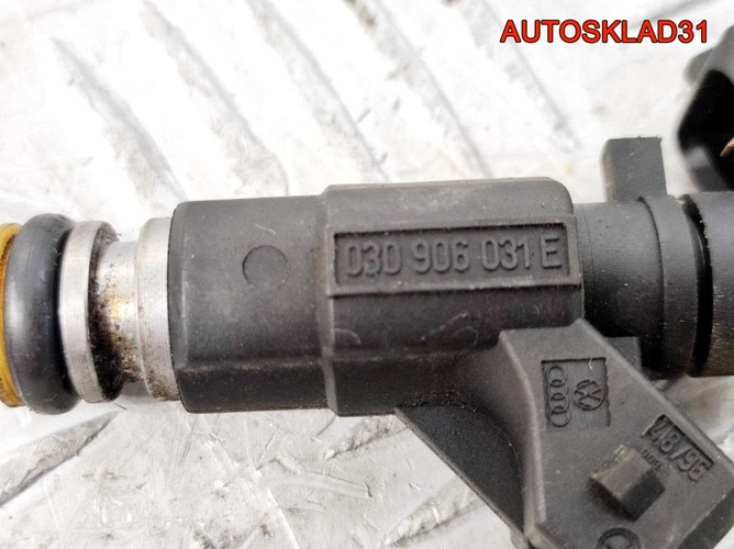 Форсунка топливная VW Golf 3 1.4 AEX 030906031E
