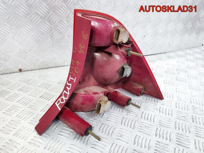 Фонарь задний левый Ford Focus 1 YS4Z13405KA Седан