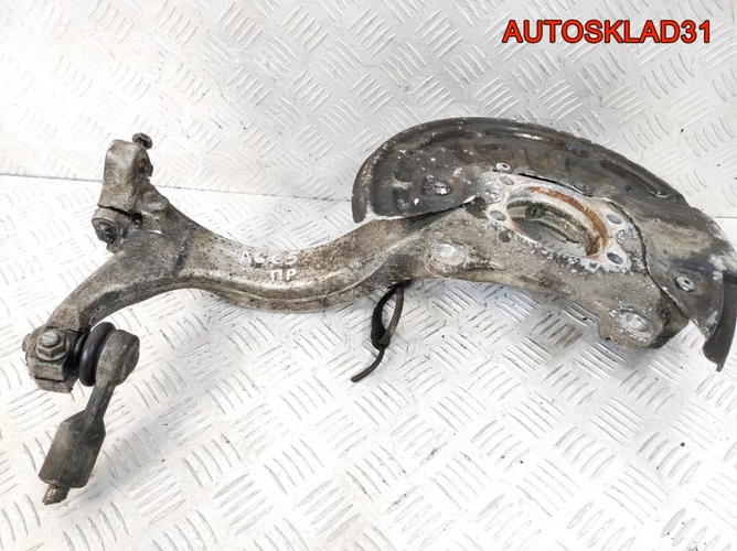 Кулак передний правый Audi A6 C5 4B3407242H