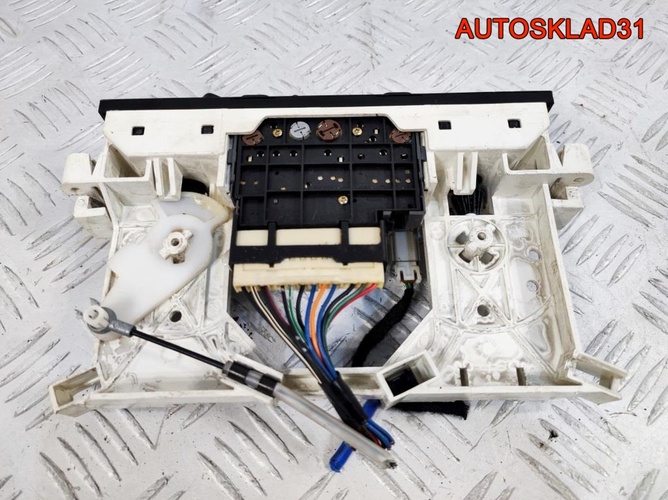 Блок управления печкой Mitsubishi Carisma MR500529