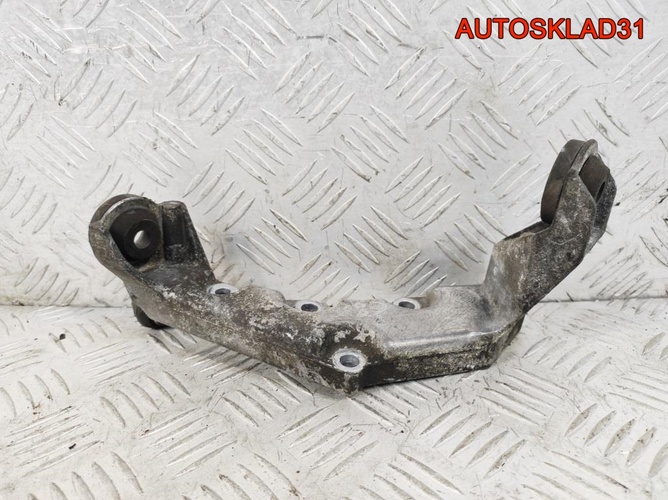 Кронштейн гидроусилителя Mercedes W203 A1110940241