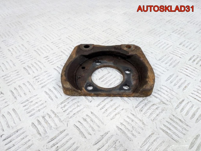 Щит опорный задний левый Opel Astra H 13173018