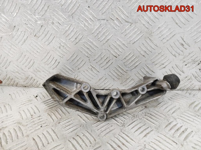 Кронштейн гидроусилителя Mercedes W203 A1110940241