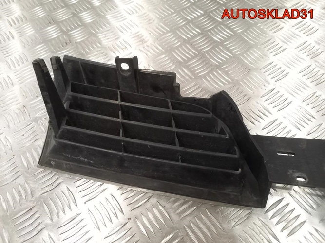 Решетка радиатора Mitsubishi Carisma MR914635