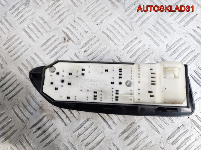 Блок кнопок стеклоподъёмника Toyota Auris E15