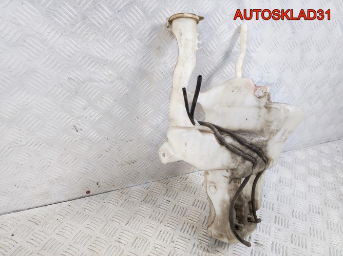 Бачок омывателя лобового стекла Mitsubishi Carisma DA