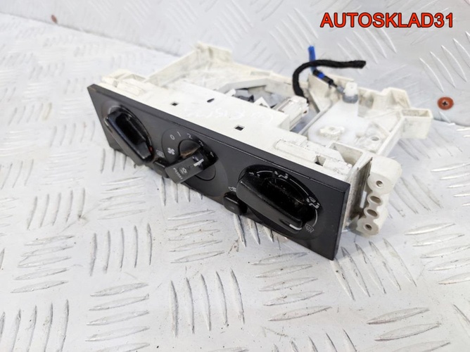 Блок управления печкой Mitsubishi Carisma MR500529