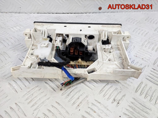 Блок управления печкой Mitsubishi Carisma MR500529