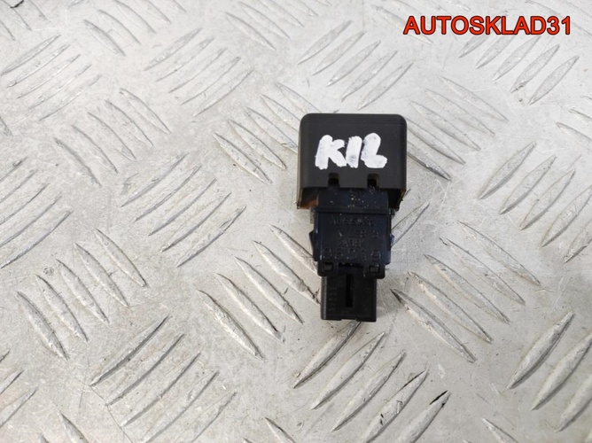 Кнопка аварийной сигнализации Nissan Micra K12