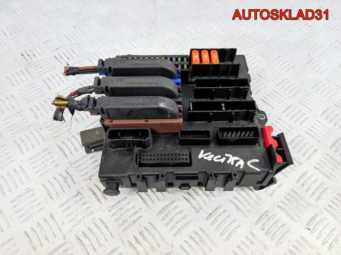 Блок предохранителей Opel Vectra C 13112909