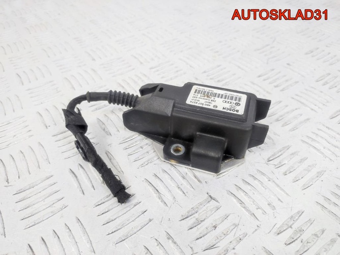 Датчик ускорения Volkswagen Passat B5 4B0907637A
