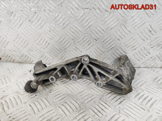 Кронштейн гидроусилителя Mercedes W203 A1110940241