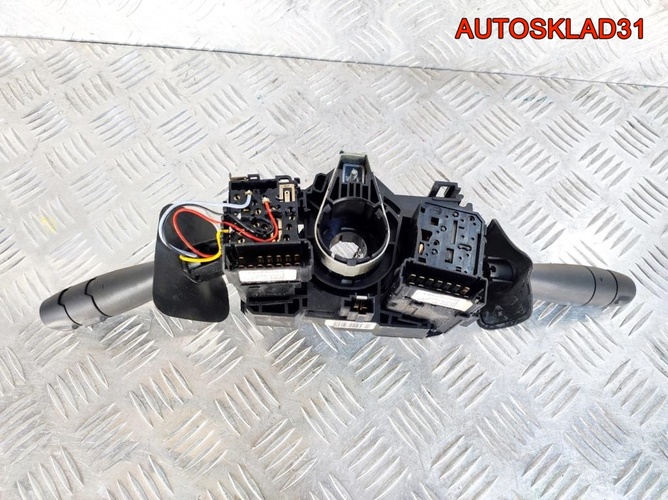 Переключатель подрулевой Lada Largus 8200792584 Переключатель подрулевой Lada Largus 8200792584