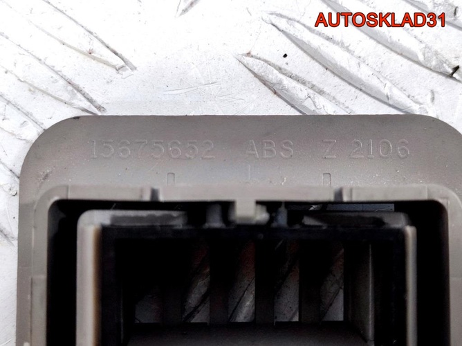 Дефлектор воздушный Chevrolet Suburban 15675652