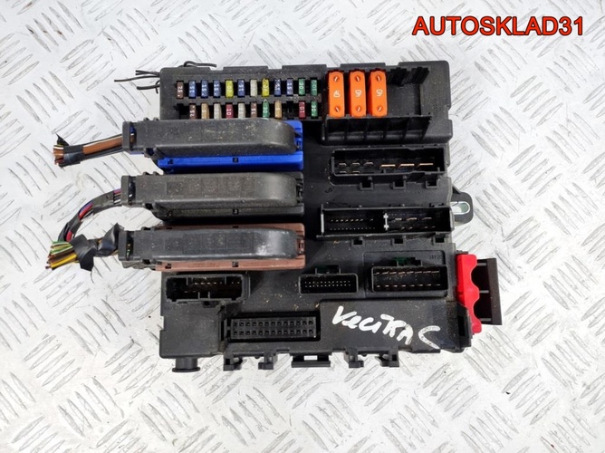 Блок предохранителей Opel Vectra C 13112909
