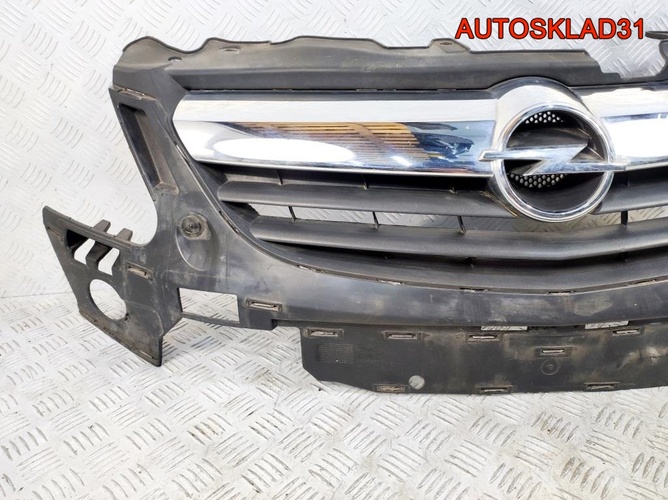 Решетка радиатора Opel Corsa D 13179940
