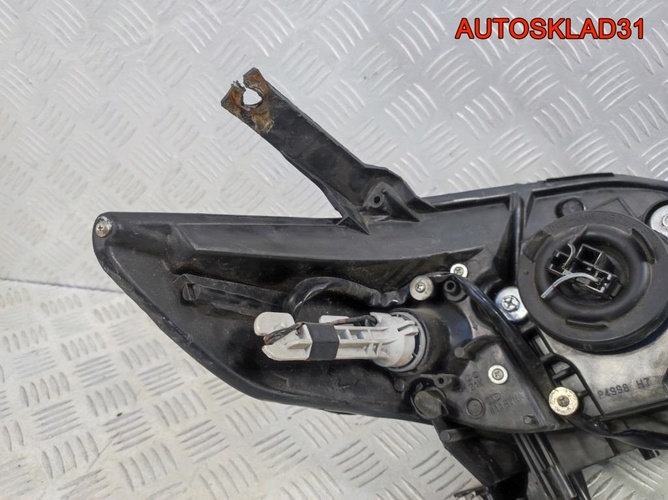 Фара левая Mazda 5 CR C23551040