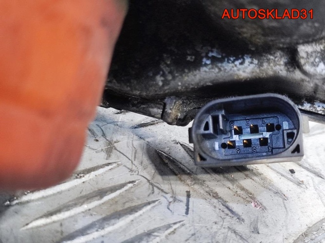 Заслонка дроссельная Mercedes Benz W203 2711410025