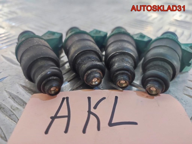 Форсунка топливная VW Golf 4 1,6 AKL 037906031AA