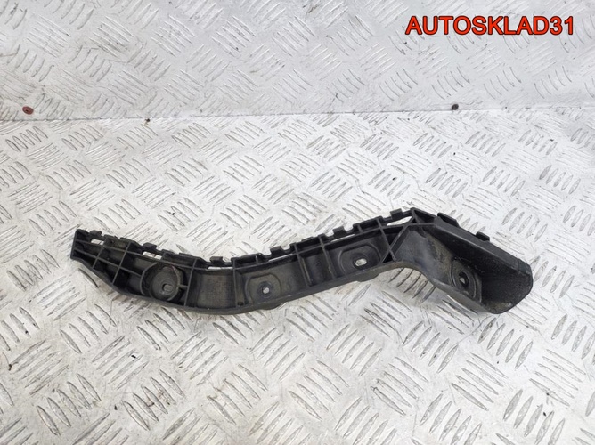 Направляющая заднего бампера левая Skoda Rapid 5JJ807393